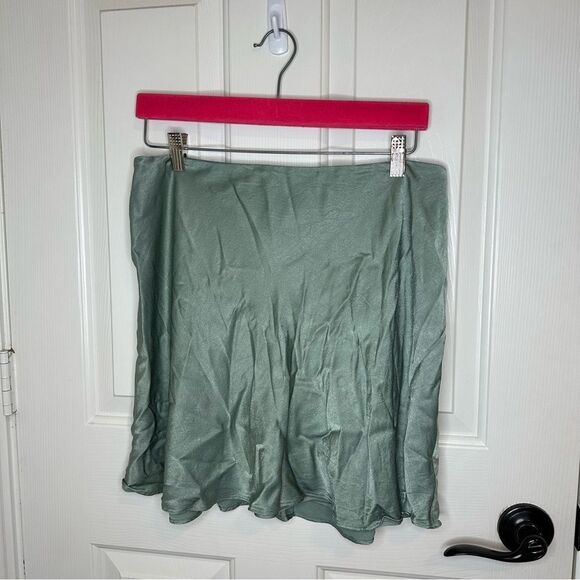 & Other Stories Sage Green Satin Mini Skirt Revolve Girly Chic Glam Soft Girl - Picture 2 of 9